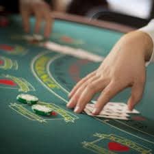 Meja Texas Hold'em Bonus langsung ruang88 dengan dealer profesional dan kartu komunitas